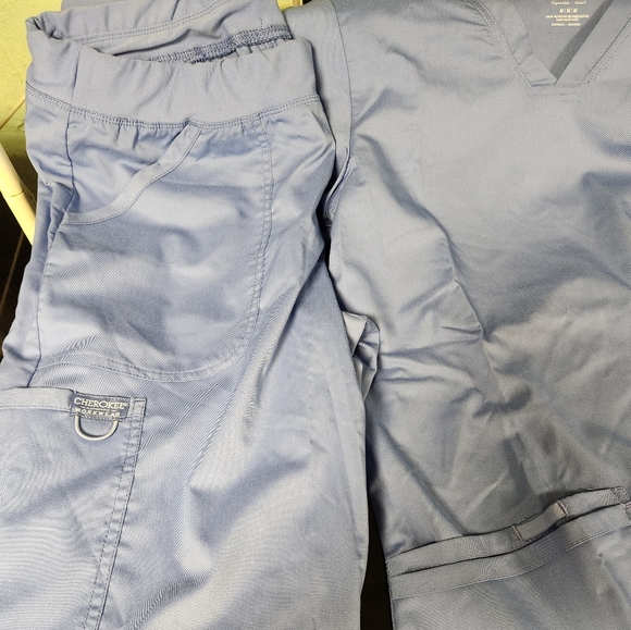 Girls scrubs - Picture 3 of 3